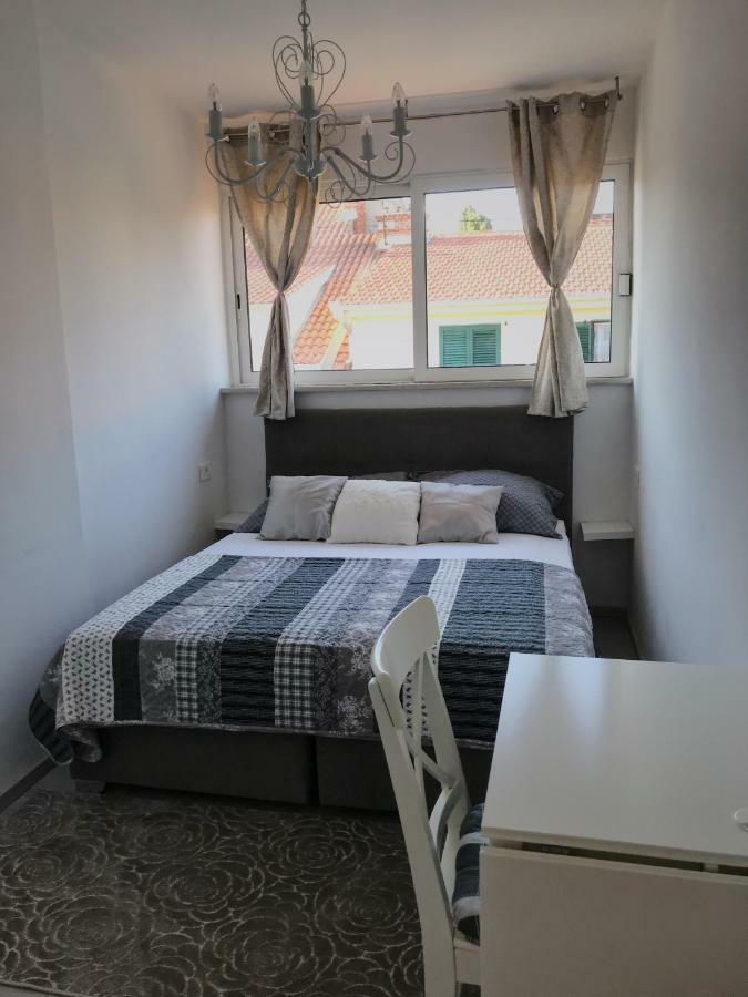Apartment Central Perk Split