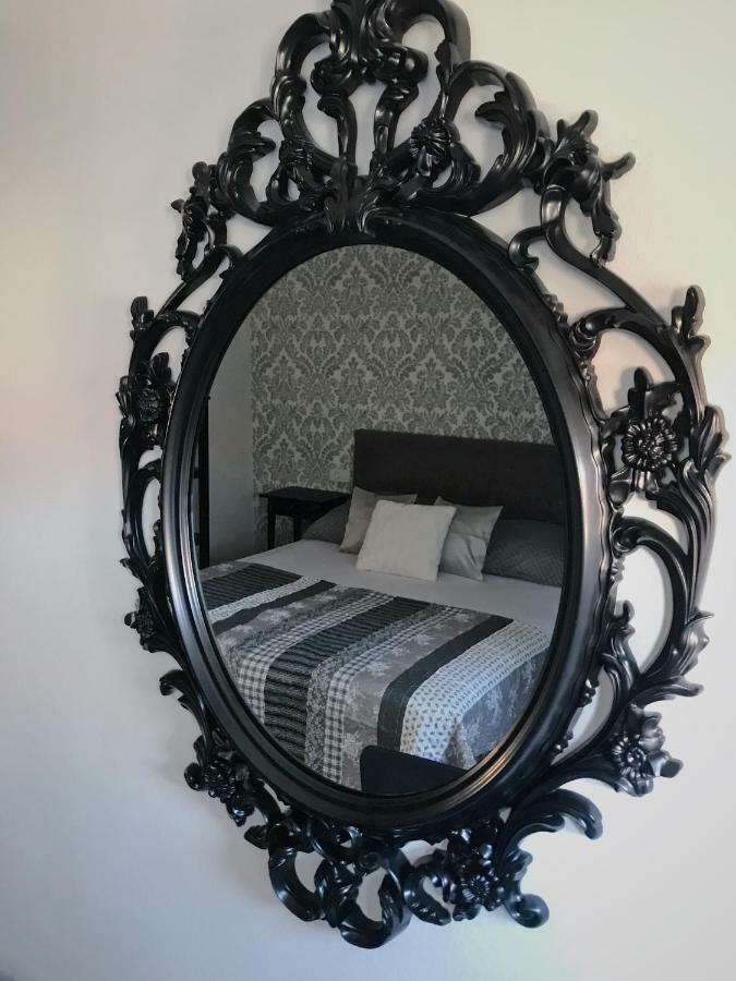 Apartment Central Perk Split